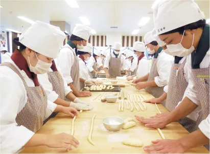 焼き立てパンコーナー・工房見学